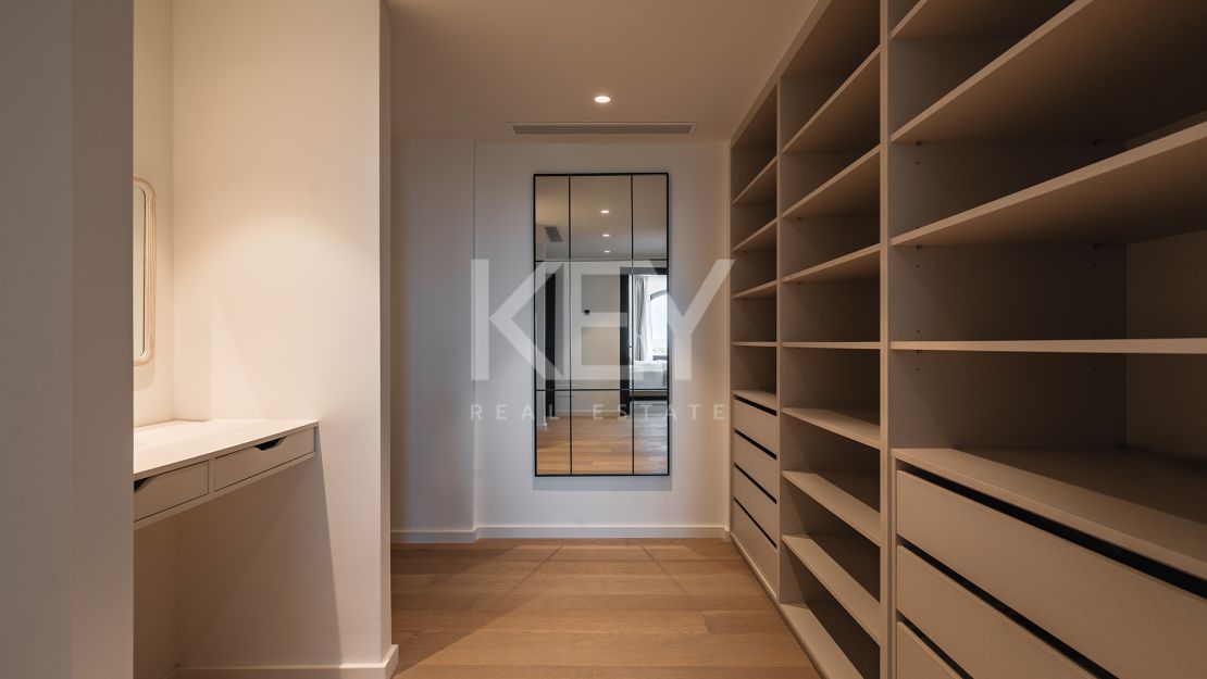 Elegante Villa reformada con vistas al mar en El Madroñal, Benahavís