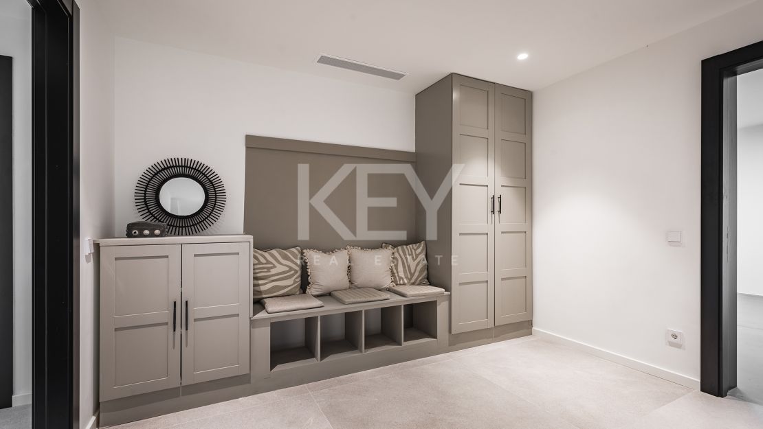 Elegante Villa reformada con vistas al mar en El Madroñal, Benahavís