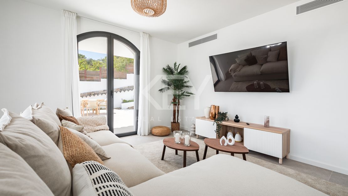 Elegante Villa reformada con vistas al mar en El Madroñal, Benahavís