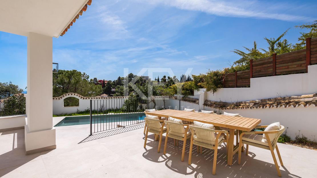 Elegante Villa reformada con vistas al mar en El Madroñal, Benahavís