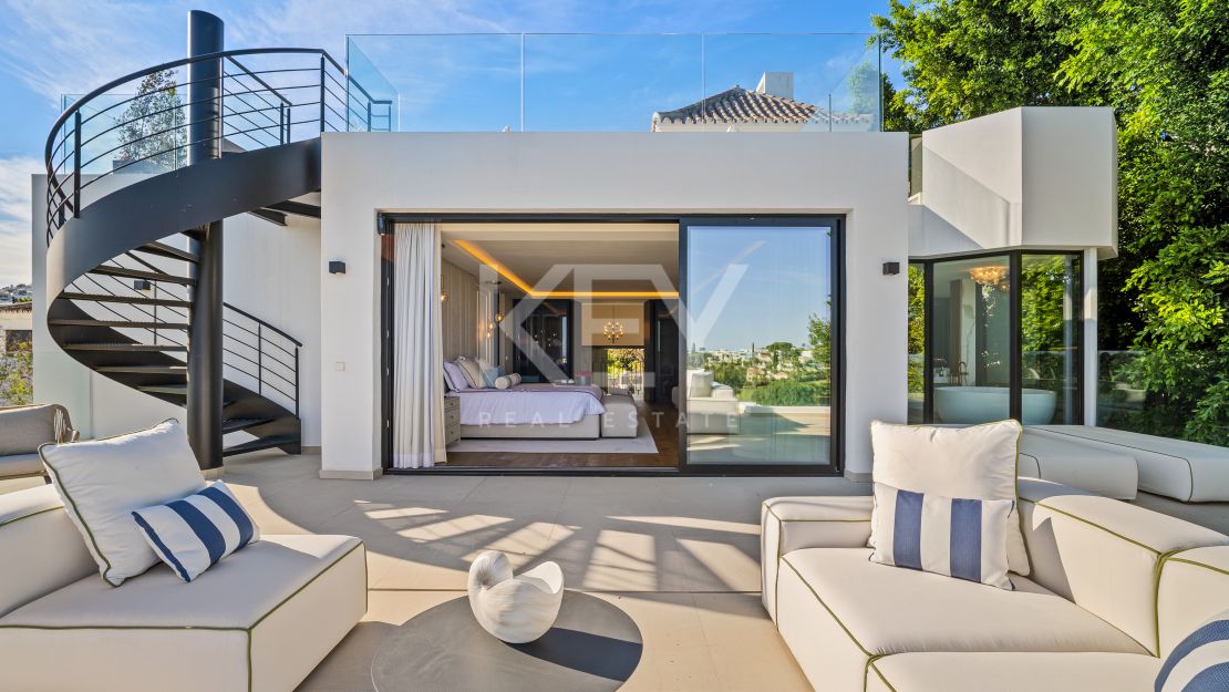 Villa contemporánea de lujo en primera línea de golf en Los Naranjos, Nueva Andalucía