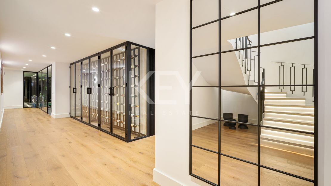 Villa contemporánea de lujo en primera línea de golf en Los Naranjos, Nueva Andalucía