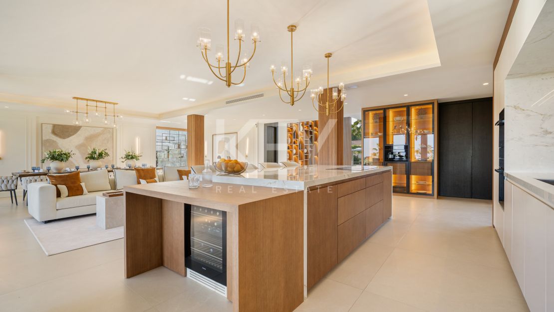 Villa contemporánea de lujo en primera línea de golf en Los Naranjos, Nueva Andalucía