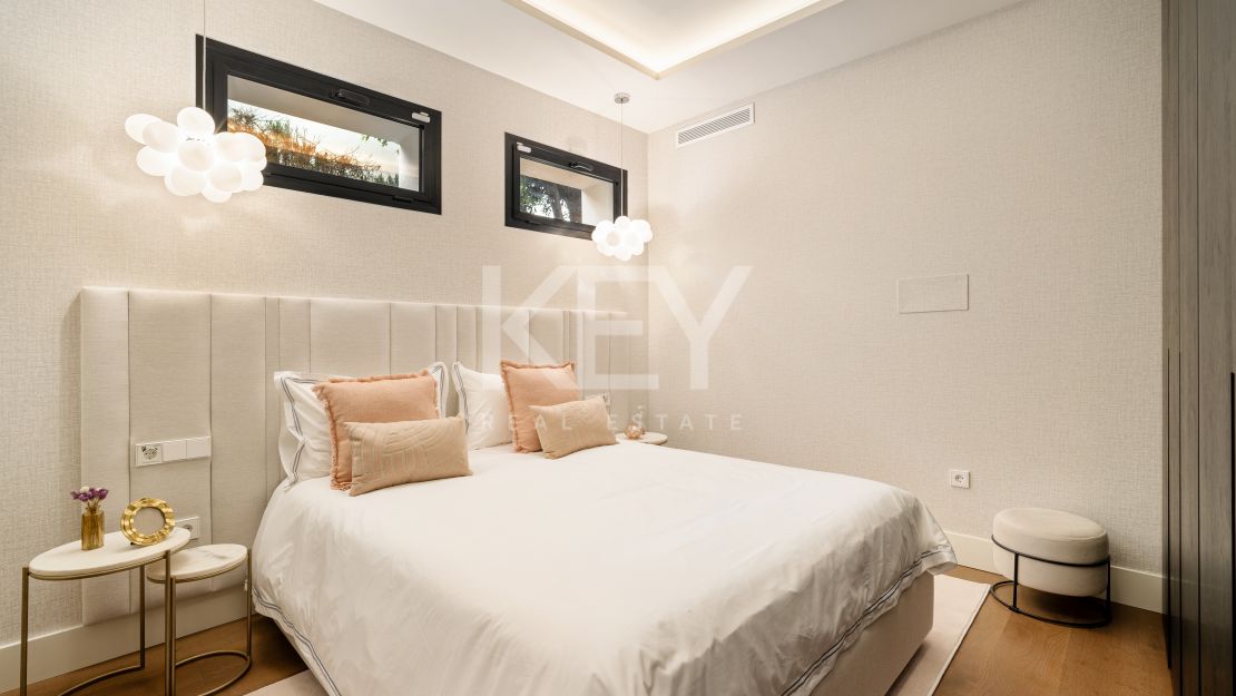 Villa contemporánea de lujo en primera línea de golf en Los Naranjos, Nueva Andalucía