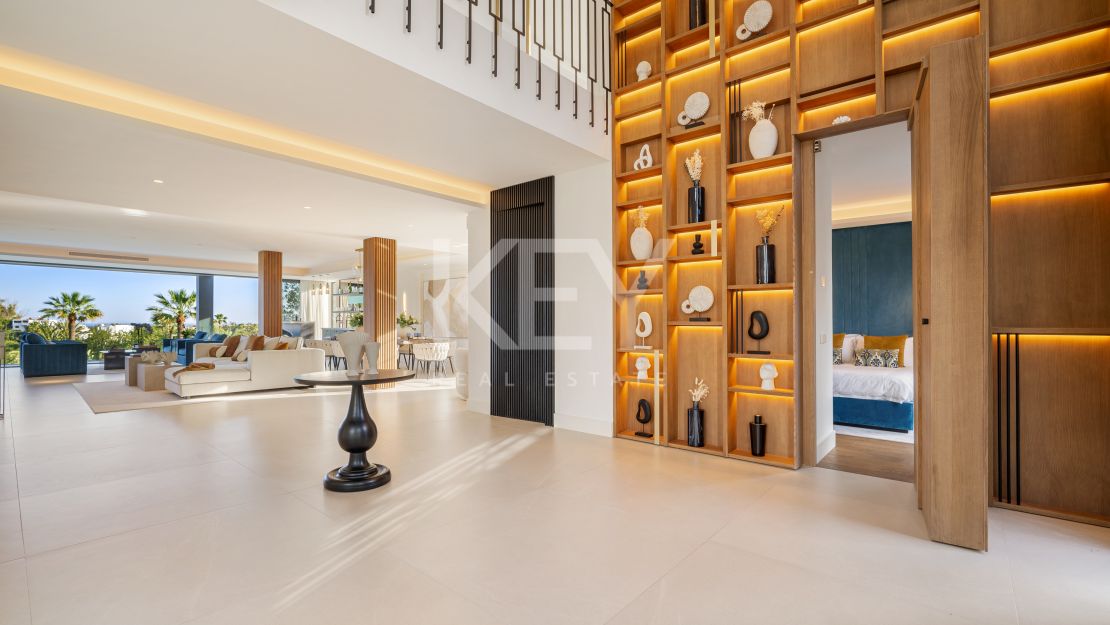 Villa contemporánea de lujo en primera línea de golf en Los Naranjos, Nueva Andalucía