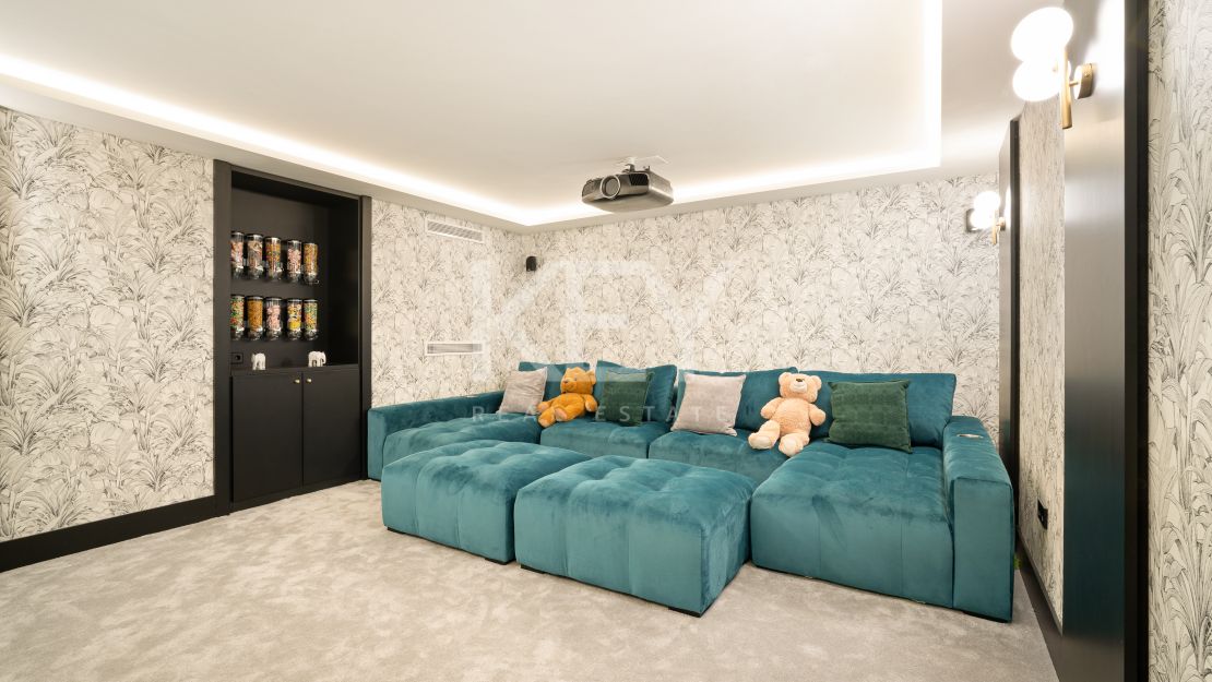 Villa contemporánea de lujo en primera línea de golf en Los Naranjos, Nueva Andalucía