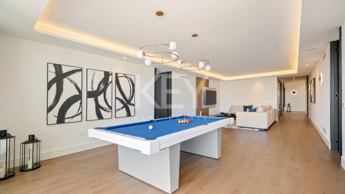 Villa contemporánea de lujo en primera línea de golf en Los Naranjos, Nueva Andalucía