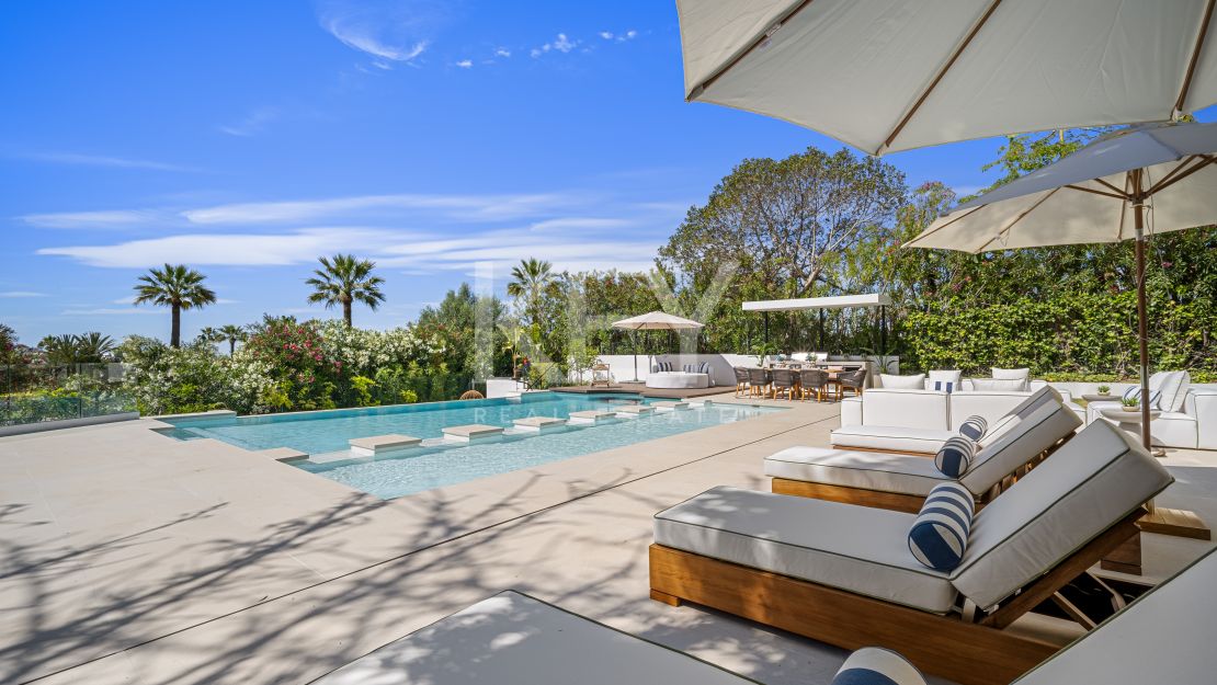 Villa contemporánea de lujo en primera línea de golf en Los Naranjos, Nueva Andalucía