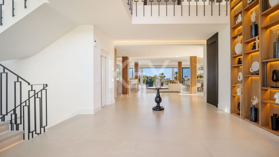 Villa contemporánea de lujo en primera línea de golf en Los Naranjos, Nueva Andalucía