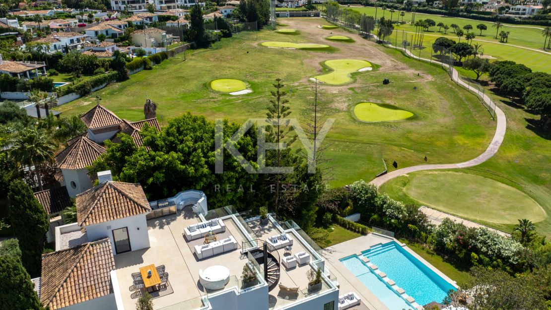 Villa contemporánea de lujo en primera línea de golf en Los Naranjos, Nueva Andalucía