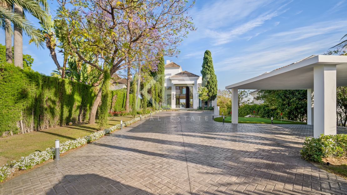 Villa contemporánea de lujo en primera línea de golf en Los Naranjos, Nueva Andalucía