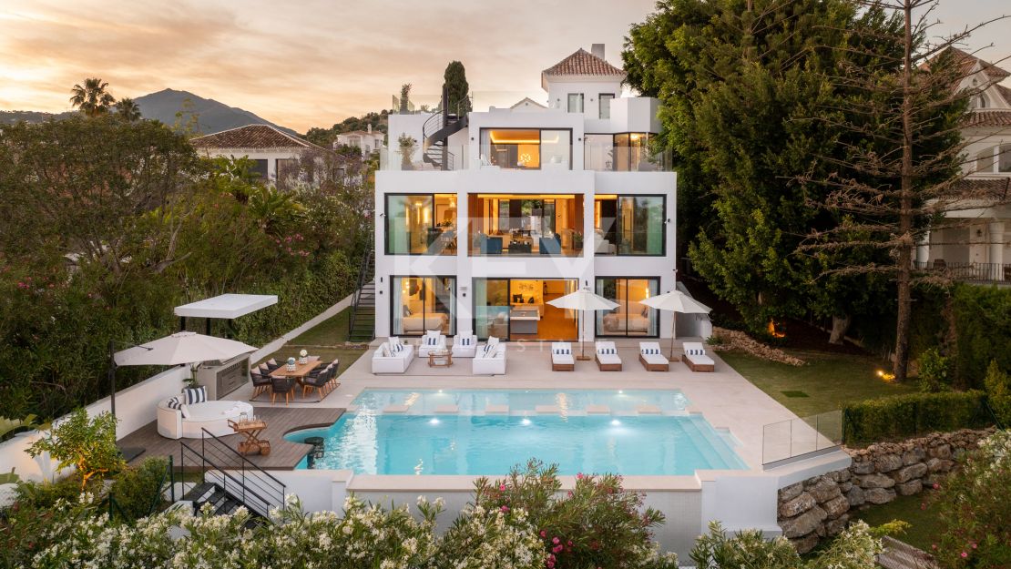 Villa contemporánea de lujo en primera línea de golf en Los Naranjos, Nueva Andalucía