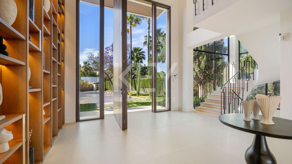 Villa contemporánea de lujo en primera línea de golf en Los Naranjos, Nueva Andalucía