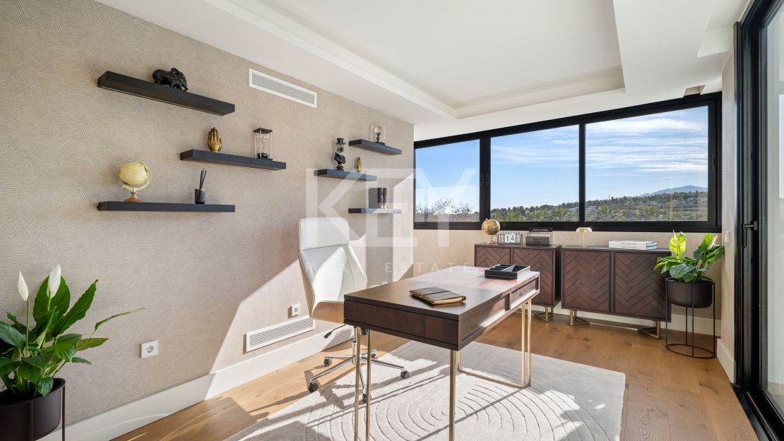 Villa contemporánea de lujo en primera línea de golf en Los Naranjos, Nueva Andalucía