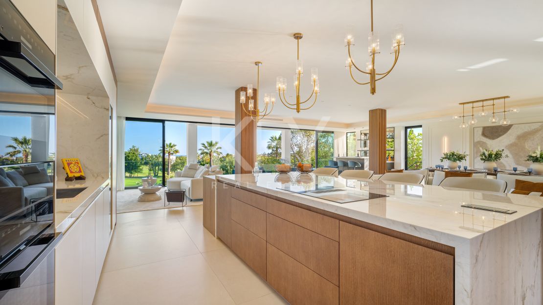 Villa contemporánea de lujo en primera línea de golf en Los Naranjos, Nueva Andalucía