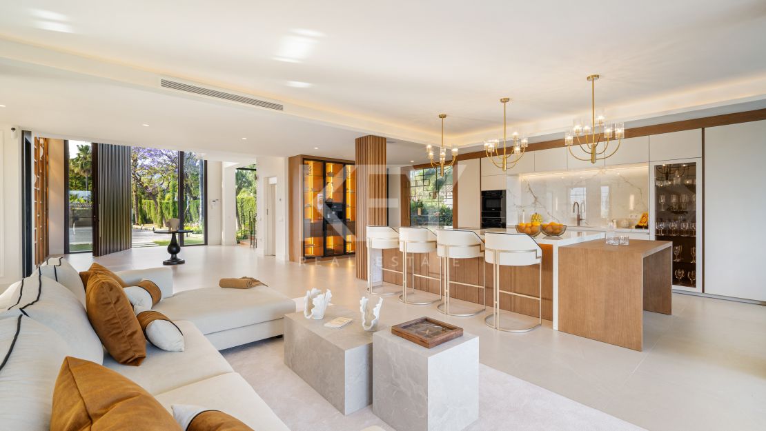 Villa contemporánea de lujo en primera línea de golf en Los Naranjos, Nueva Andalucía