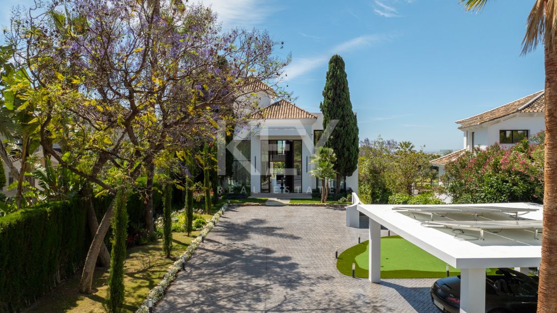 Villa contemporánea de lujo en primera línea de golf en Los Naranjos, Nueva Andalucía