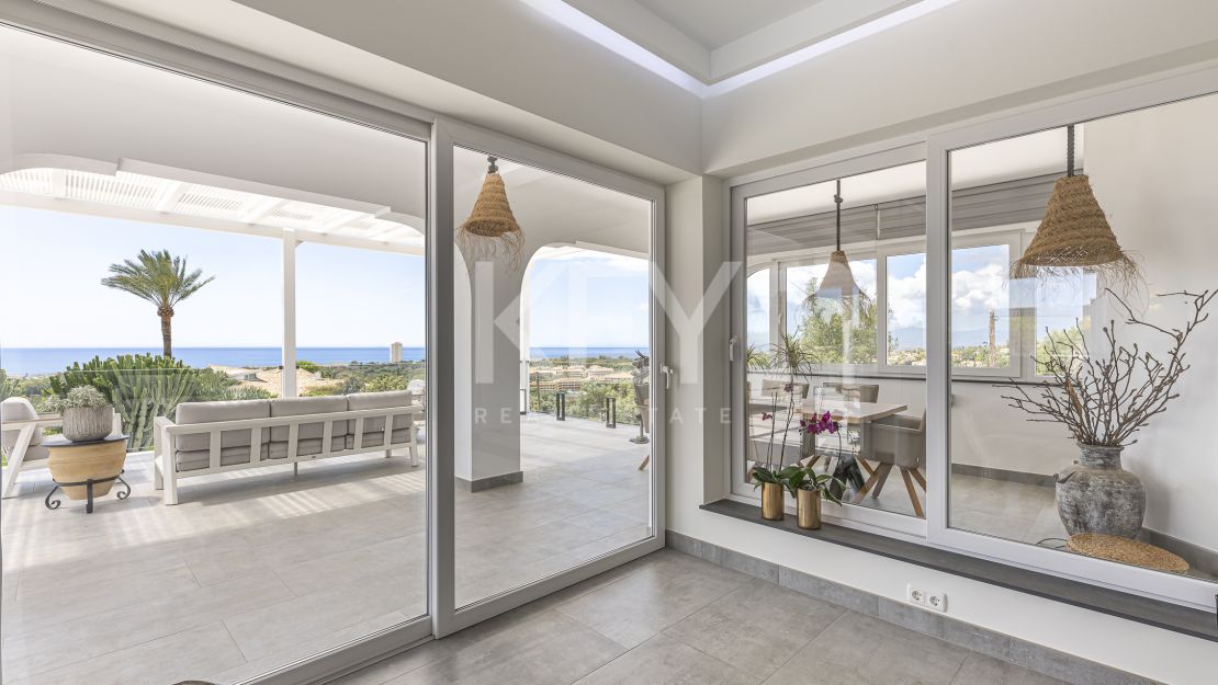 Вилла с видом на море и потенциалом для застройки в Эльвирии, Восточная Марбелья