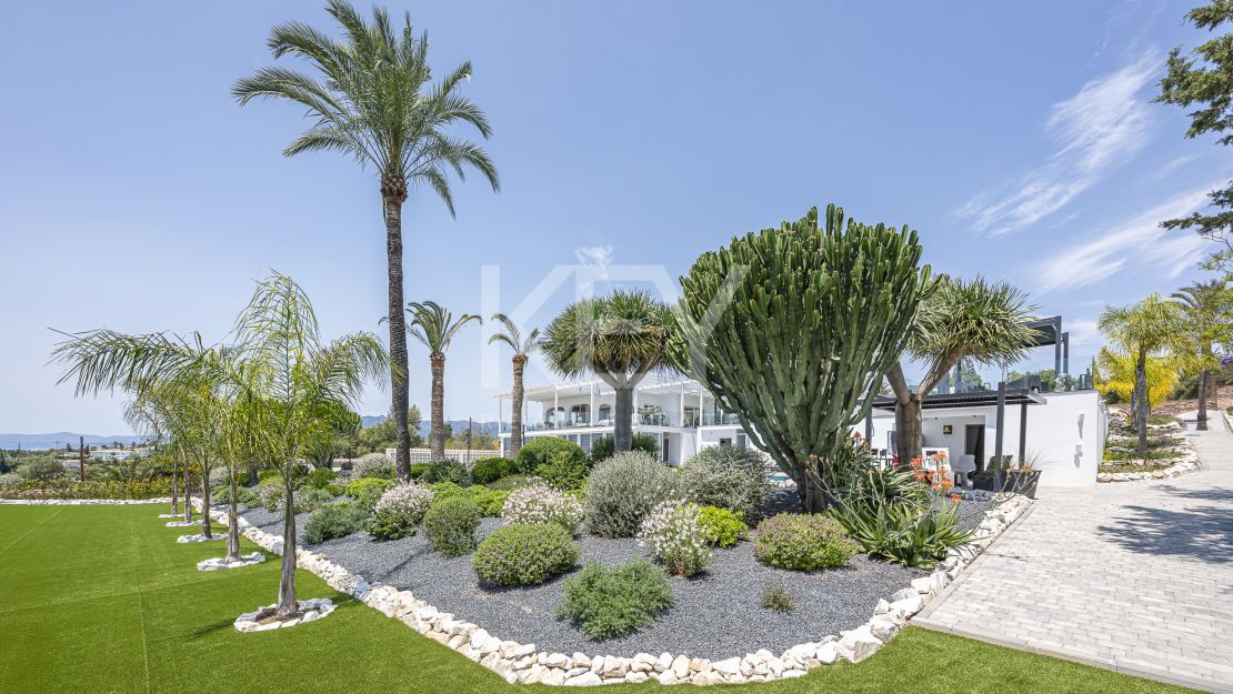 Вилла с видом на море и потенциалом для застройки в Эльвирии, Восточная Марбелья