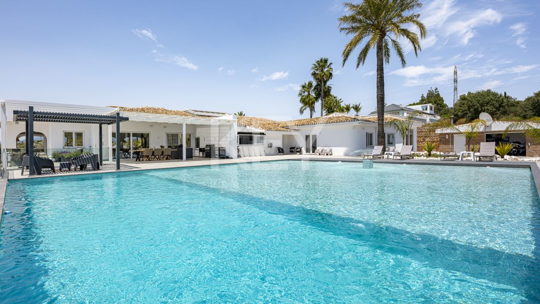 Вилла с видом на море и потенциалом для застройки в Эльвирии, Восточная Марбелья