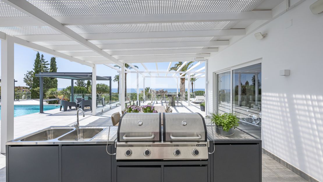 Вилла с видом на море и потенциалом для застройки в Эльвирии, Восточная Марбелья