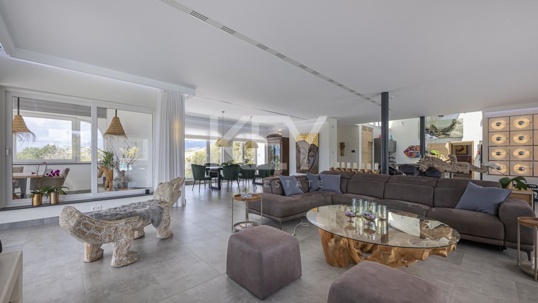 Вилла с видом на море и потенциалом для застройки в Эльвирии, Восточная Марбелья