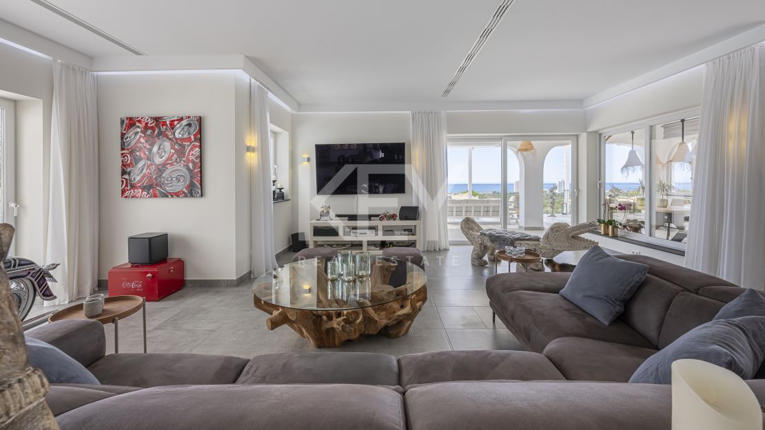 Вилла с видом на море и потенциалом для застройки в Эльвирии, Восточная Марбелья