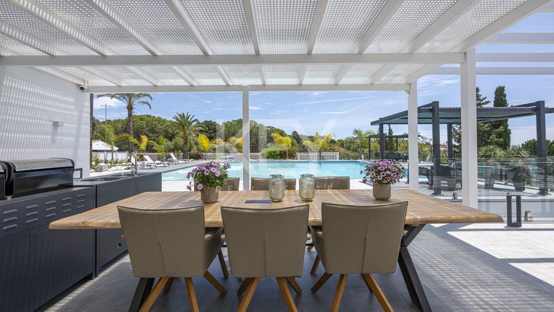 Вилла с видом на море и потенциалом для застройки в Эльвирии, Восточная Марбелья