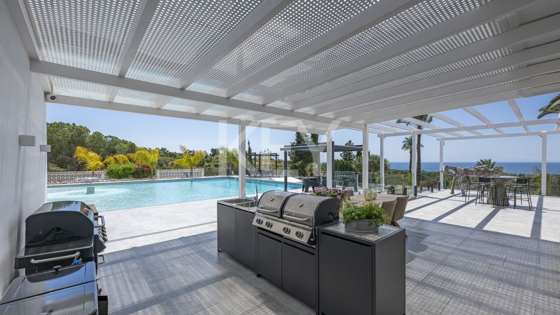 Вилла с видом на море и потенциалом для застройки в Эльвирии, Восточная Марбелья