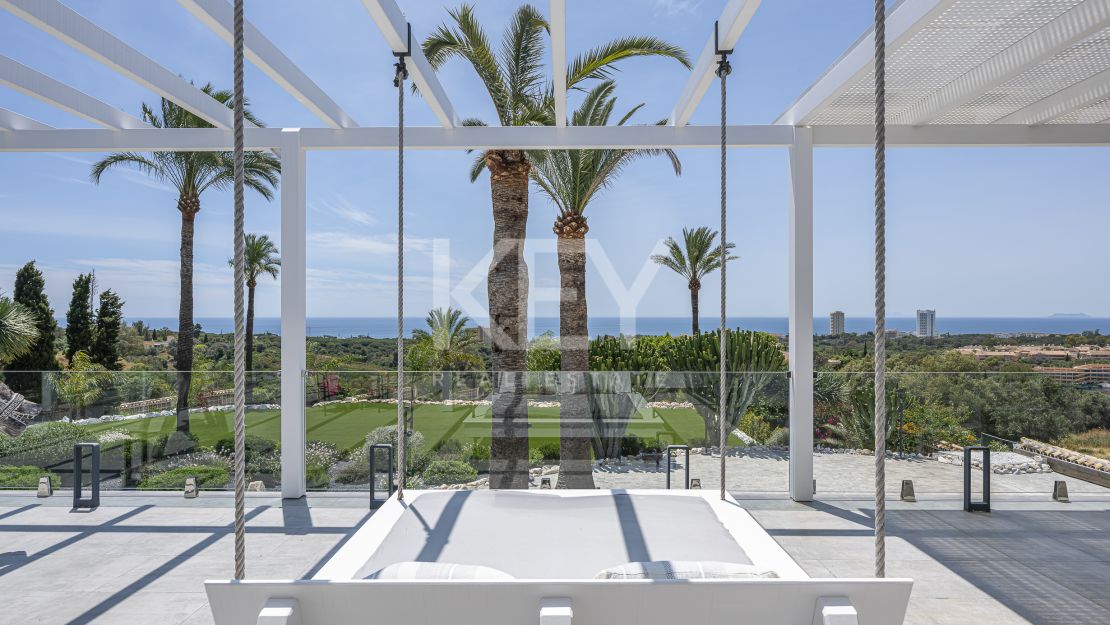 Вилла с видом на море и потенциалом для застройки в Эльвирии, Восточная Марбелья