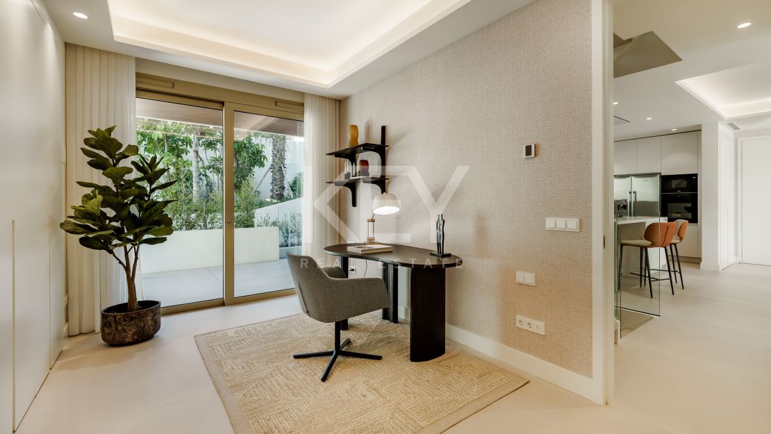 Triplex with rooftop pool and garden in Benalús, Marbella Golden Mile