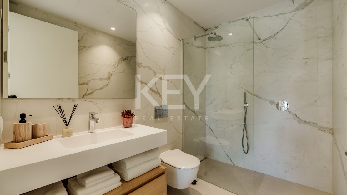 Triplex with rooftop pool and garden in Benalús, Marbella Golden Mile