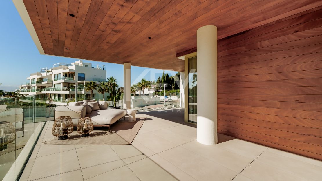 Triplex with rooftop pool and garden in Benalús, Marbella Golden Mile