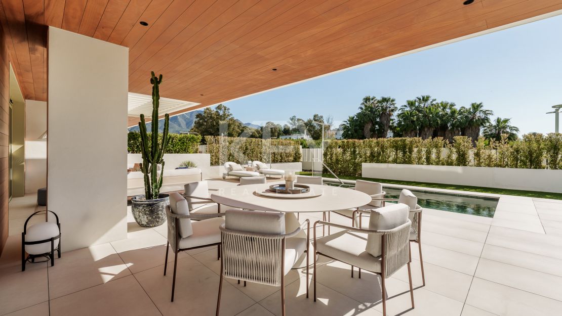 Triplex with rooftop pool and garden in Benalús, Marbella Golden Mile