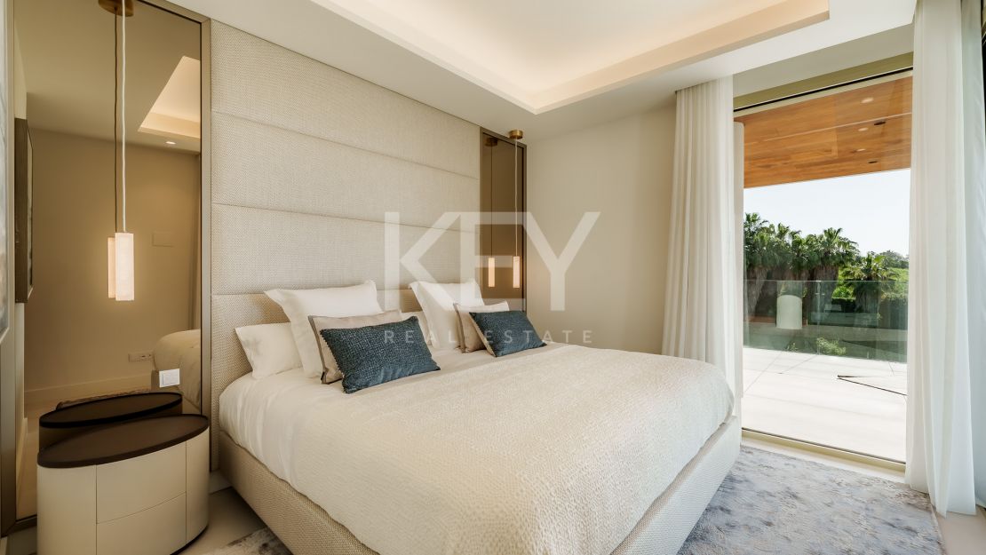 Triplex with rooftop pool and garden in Benalús, Marbella Golden Mile