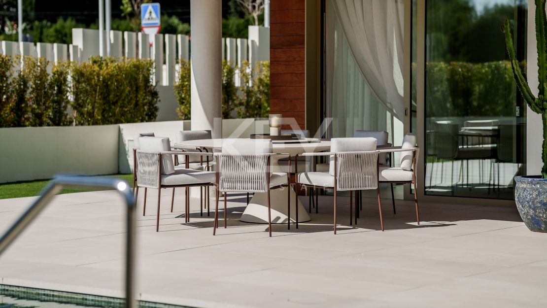 Triplex with rooftop pool and garden in Benalús, Marbella Golden Mile