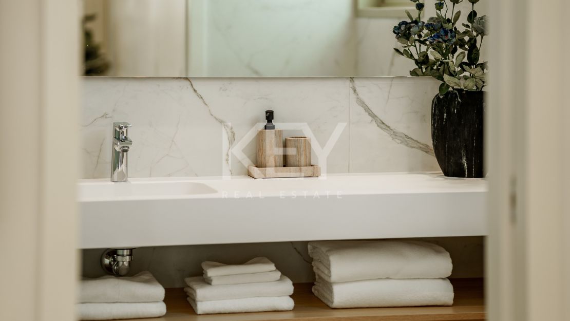 Triplex with rooftop pool and garden in Benalús, Marbella Golden Mile