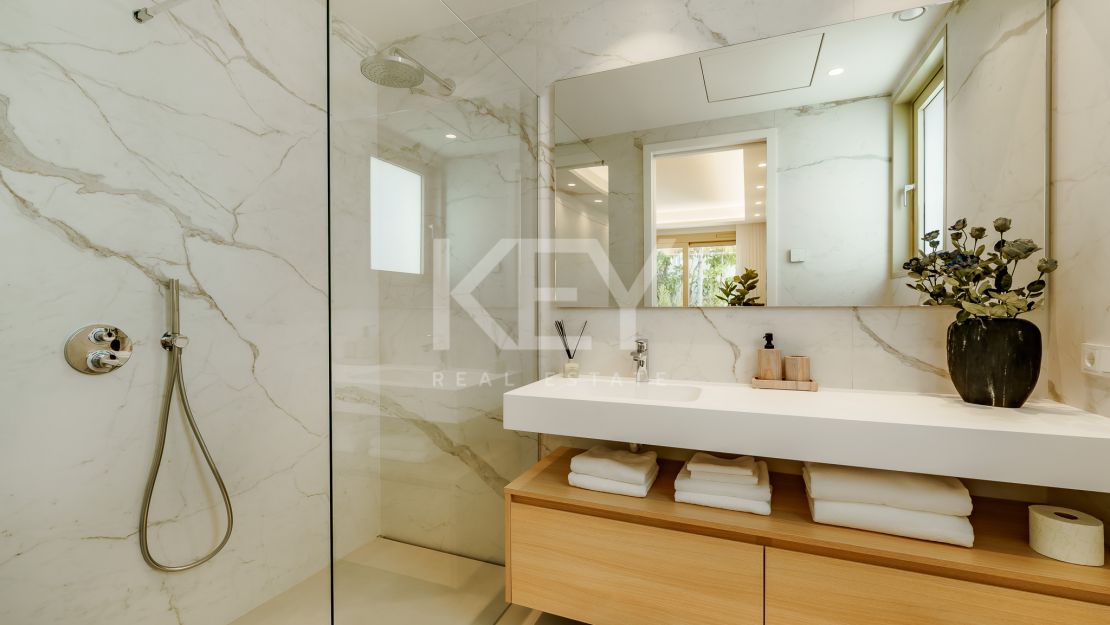 Triplex with rooftop pool and garden in Benalús, Marbella Golden Mile