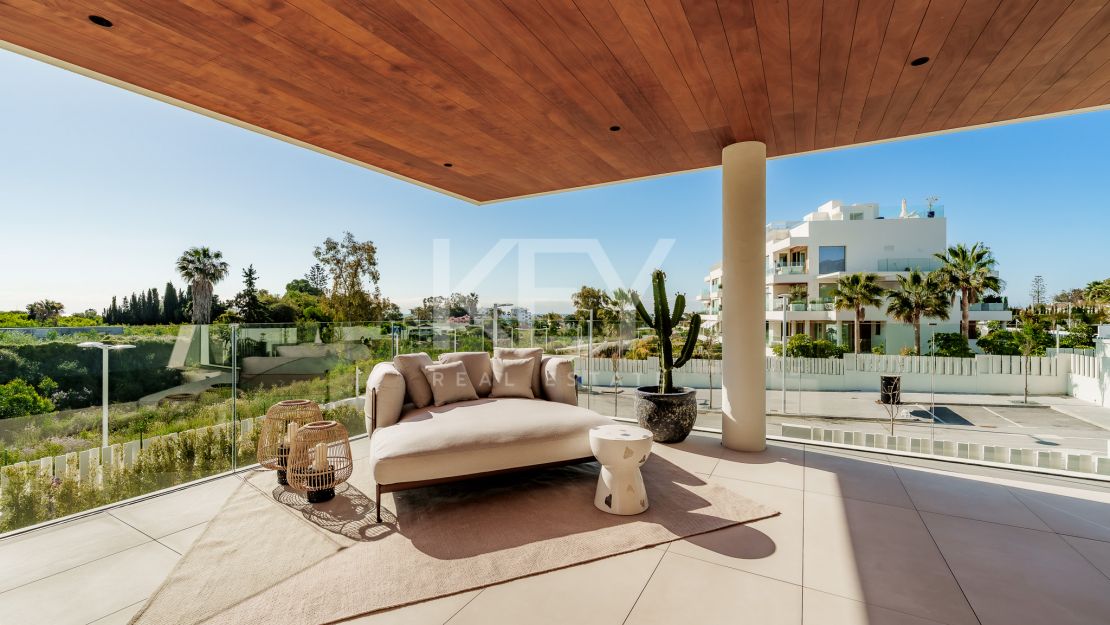 Triplex with rooftop pool and garden in Benalús, Marbella Golden Mile