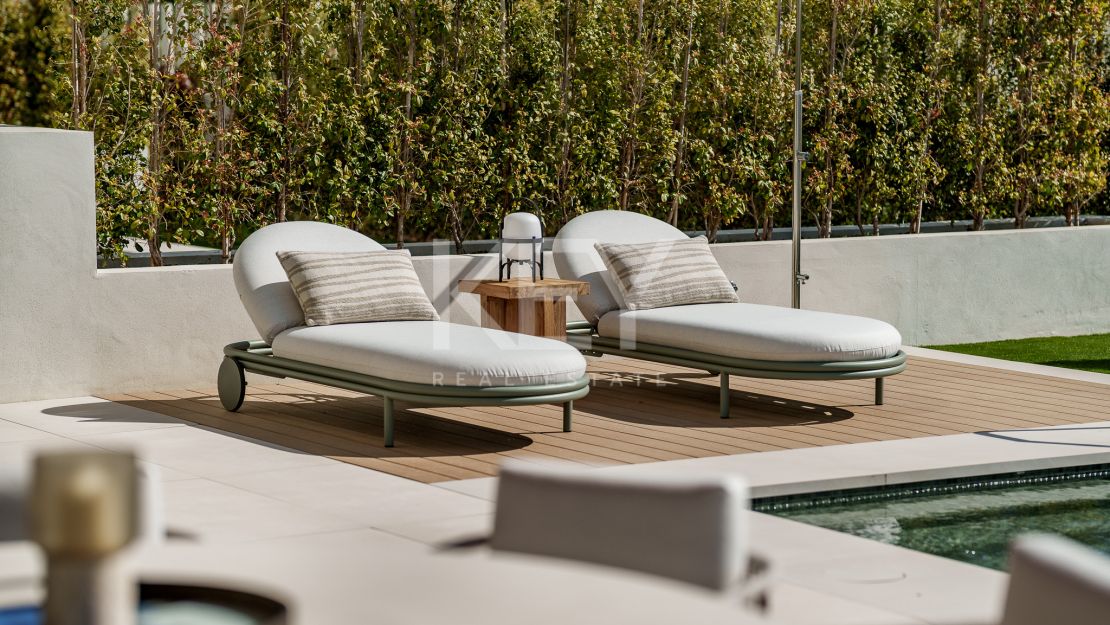 Triplex with rooftop pool and garden in Benalús, Marbella Golden Mile