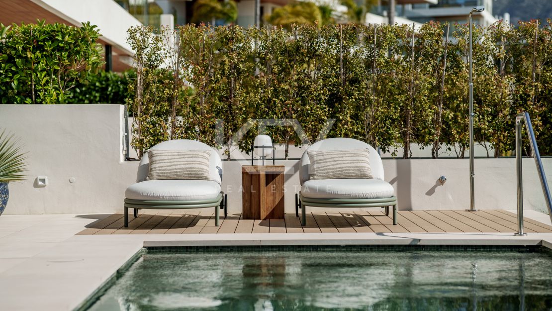 Triplex with rooftop pool and garden in Benalús, Marbella Golden Mile