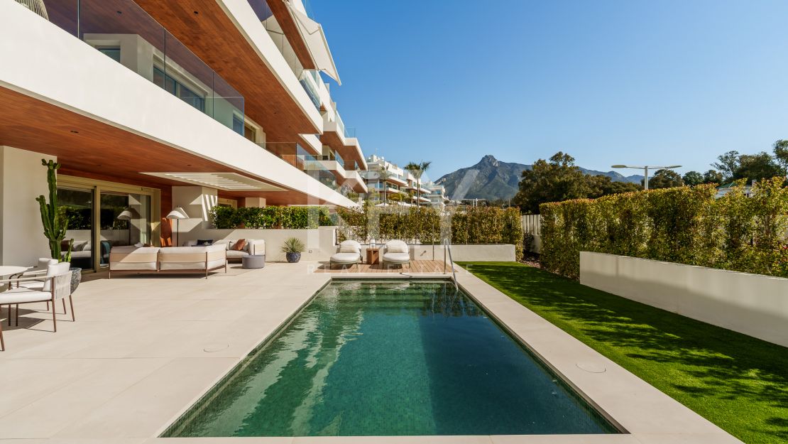 Triplex with rooftop pool and garden in Benalús, Marbella Golden Mile