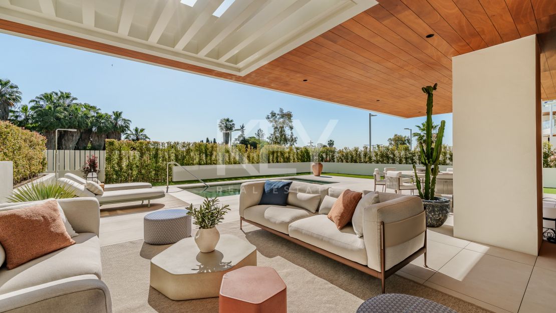 Triplex with rooftop pool and garden in Benalús, Marbella Golden Mile