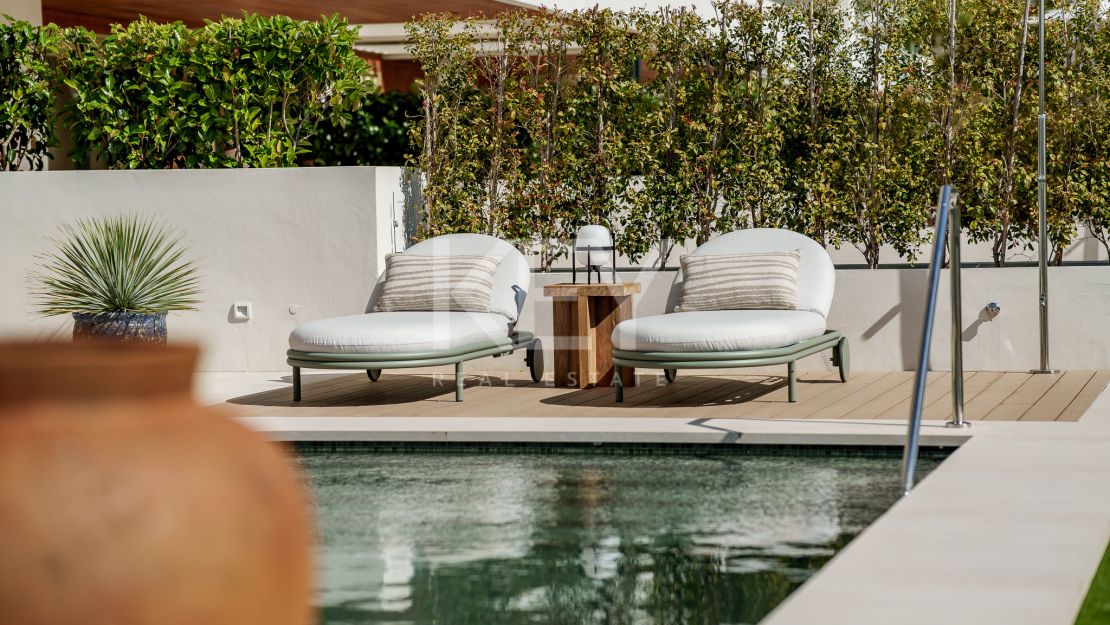 Triplex with rooftop pool and garden in Benalús, Marbella Golden Mile