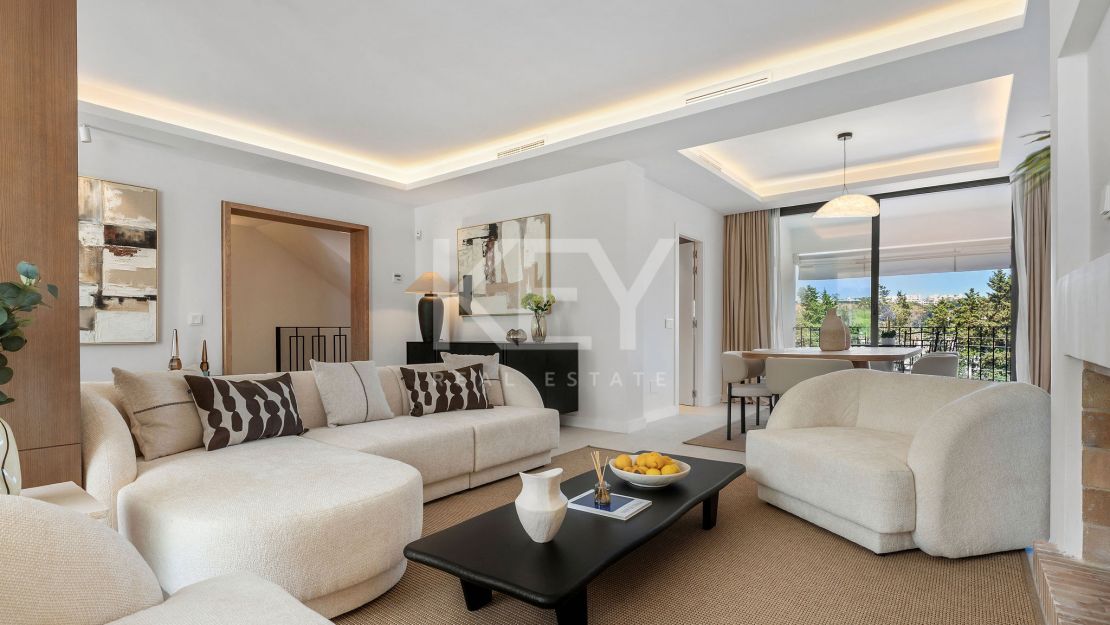 Golf-front renovated townhouse in a prime gated community in Los Olivos, Nueva Andalucia