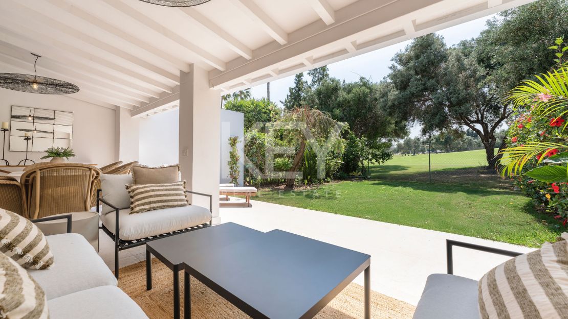 Golf-front renovated townhouse in a prime gated community in Los Olivos, Nueva Andalucia