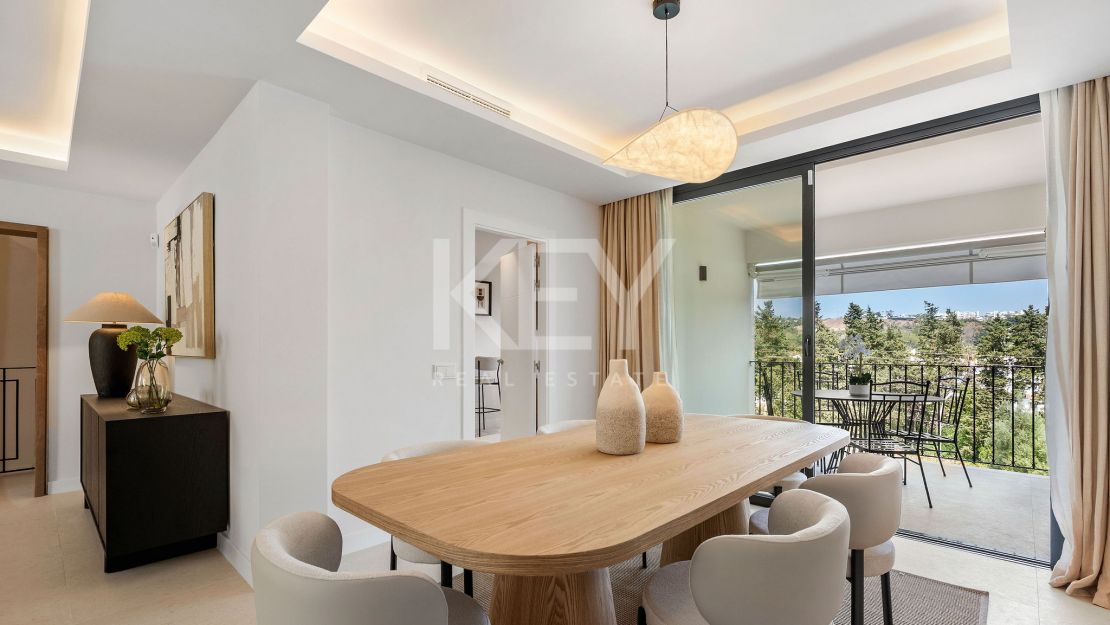 Golf-front renovated townhouse in a prime gated community in Los Olivos, Nueva Andalucia