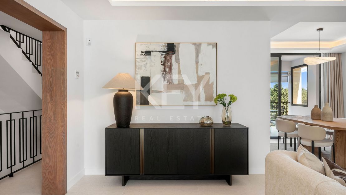 Golf-front renovated townhouse in a prime gated community in Los Olivos, Nueva Andalucia