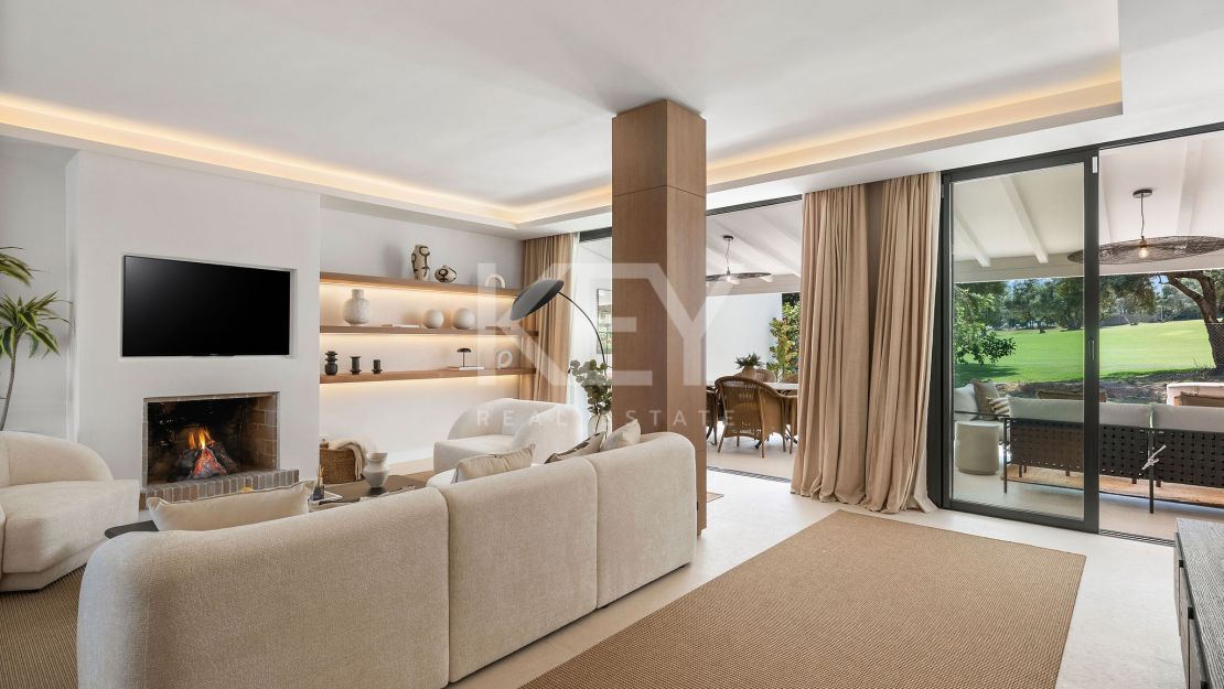 Golf-front renovated townhouse in a prime gated community in Los Olivos, Nueva Andalucia