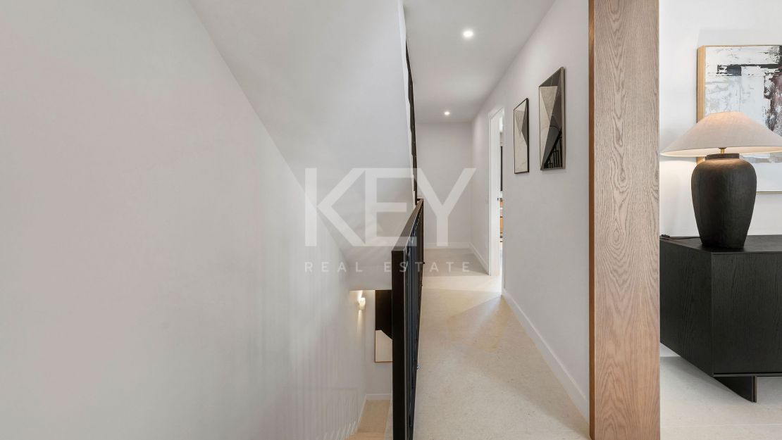 Golf-front renovated townhouse in a prime gated community in Los Olivos, Nueva Andalucia